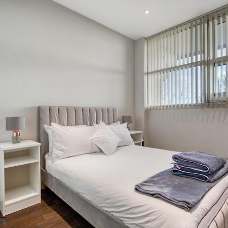 Апартаменты Cosy 1-Bed By Heathrow Airport Лондон Экстерьер фото